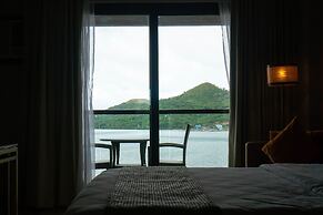 Zuri Resort