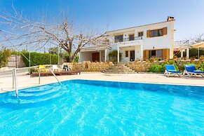 Villa Xenios Dias in Argaka