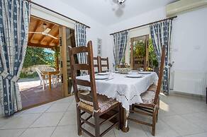 Villa Xenios Dias in Argaka