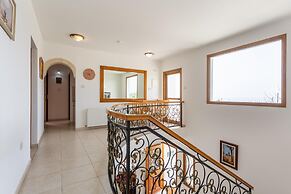 Villa Xenios Dias in Argaka