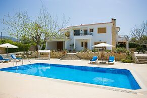 Villa Xenios Dias in Argaka