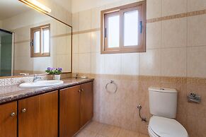 Villa Xenios Dias in Argaka