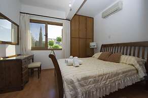 Villa Xenios Dias in Argaka