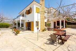 Villa Xenios Dias in Argaka