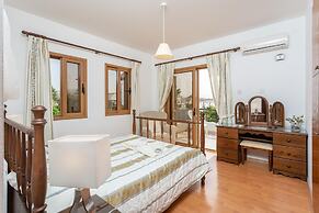 Villa Xenios Dias in Argaka