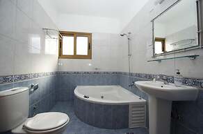 Villa Xenios Dias in Argaka