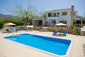 Villa Xenios Dias in Argaka