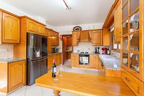 Villa Xenios Dias in Argaka