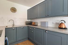 Coedrath Park 20 - Modern Apartment Close to the Beach