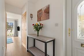 Coedrath Park 20 - Modern Apartment Close to the Beach