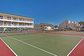 SPC 4133 Beautiful Tennis Court 2 bedroom with free beach set up for 2