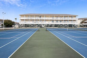 SPC 4133 Beautiful Tennis Court 2 bedroom with free beach set up for 2
