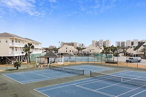 SPC 4133 Beautiful Tennis Court 2 bedroom with free beach set up for 2