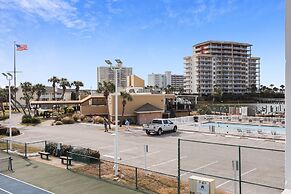 SPC 4133 Beautiful Tennis Court 2 bedroom with free beach set up for 2