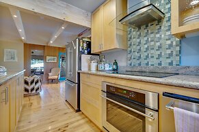 Healdsburg Home With Magnificent Vineyard View 2 Bedroom Home by RedAw