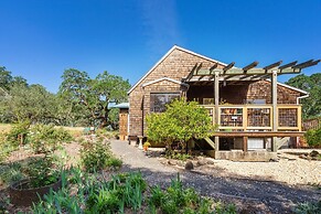 Healdsburg Home With Magnificent Vineyard View 2 Bedroom Home by RedAw