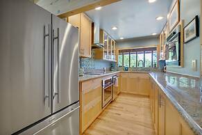 Healdsburg Home With Magnificent Vineyard View 2 Bedroom Home by RedAw