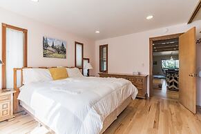 Healdsburg Home With Magnificent Vineyard View 2 Bedroom Home by RedAw