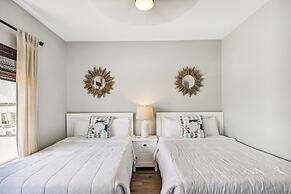 SPC 9232 is a Beautiful recently upgraded 2 BR with Free Beach Service