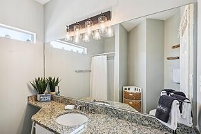 SPC 9232 is a Beautiful recently upgraded 2 BR with Free Beach Service