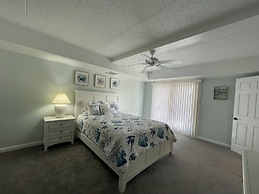 Salty Dog 2 Bedroom Villa by RedAwning