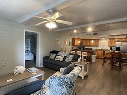 Salty Dog 2 Bedroom Villa by RedAwning