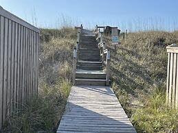 Salty Dog 2 Bedroom Villa by RedAwning