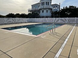 Salty Dog 2 Bedroom Villa by RedAwning