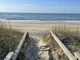 Salty Dog 2 Bedroom Villa by RedAwning