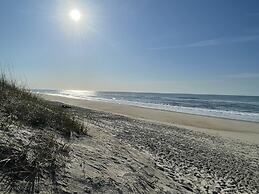 Salty Dog 2 Bedroom Villa by RedAwning