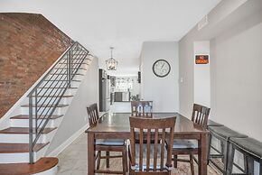 Enjoy Your Stay In This Amazing Location In Philadelphia! 4 Bedroom Ho