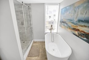 Enjoy Your Stay In This Amazing Location In Philadelphia! 4 Bedroom Ho