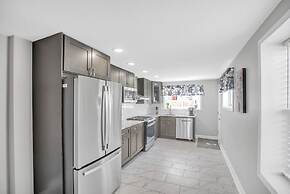 Enjoy Your Stay In This Amazing Location In Philadelphia! 4 Bedroom Ho