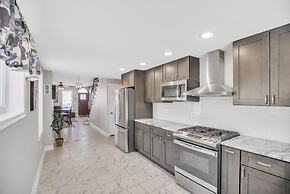 Enjoy Your Stay In This Amazing Location In Philadelphia! 4 Bedroom Ho