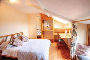 The Lake House Retreat - 7 Bedroom