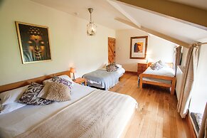 The Lake House Retreat - 7 Bedroom