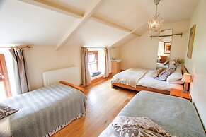 The Lake House Retreat - 7 Bedroom
