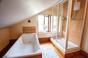 The Lake House Retreat - 7 Bedroom