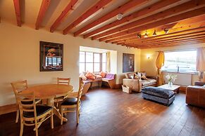 The Lake House Retreat - 7 Bedroom