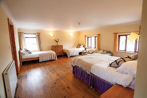 The Lake House Retreat - 7 Bedroom