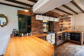 The Lake House Retreat - 7 Bedroom
