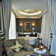 Hotel Del Luna by LUK Global