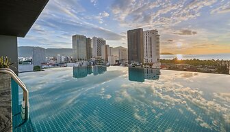 Hotel Del Luna by LUK Global