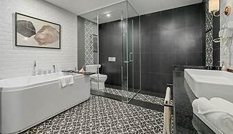 Hotel Del Luna by LUK Global