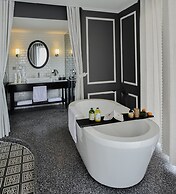 Hotel Del Luna by LUK Global