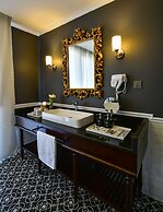 Hotel Del Luna by LUK Global