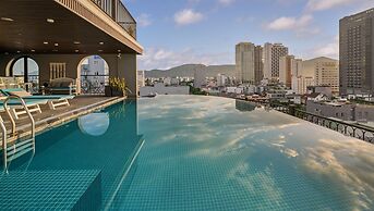 Hotel Del Luna by LUK Global