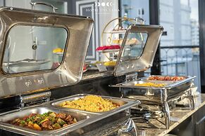 Hotel Del Luna by LUK Global