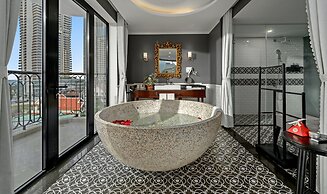 Hotel Del Luna by LUK Global