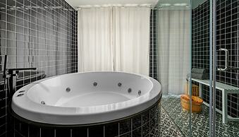 Hotel Del Luna by LUK Global